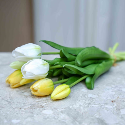Tulip Bouquet - Soft Light - ‘Real Touch’ Artificial Tulips - 7 Tulip Stems - 40 Cm